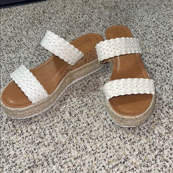 platforms - Picture 1 of 3